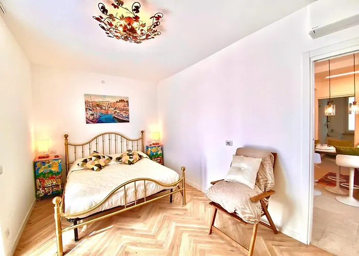 Apartment Alice Gold