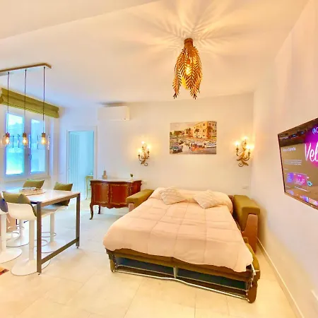 Alice Gold Apartment *